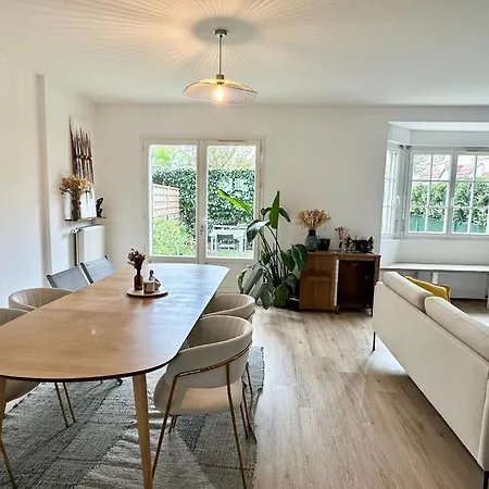 Casa vacanze Charming House 15 Minutes From Paris *