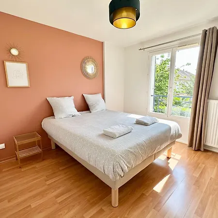 Charming House 15 Minutes From Paris * Houilles